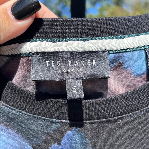 Ted Baker London Aristo Regular Fit Floral Print T Shirt Size 5 / US XL - Picture 4 of 10
